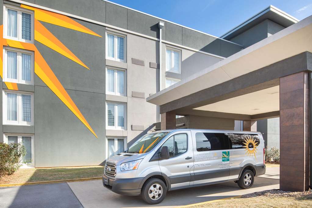 La Quinta Inn & Suites by Wyndham Atlanta Airport South - photo 27