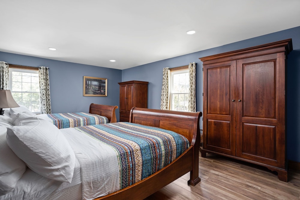 Artists Colony Inn & Restaurant - photo 21