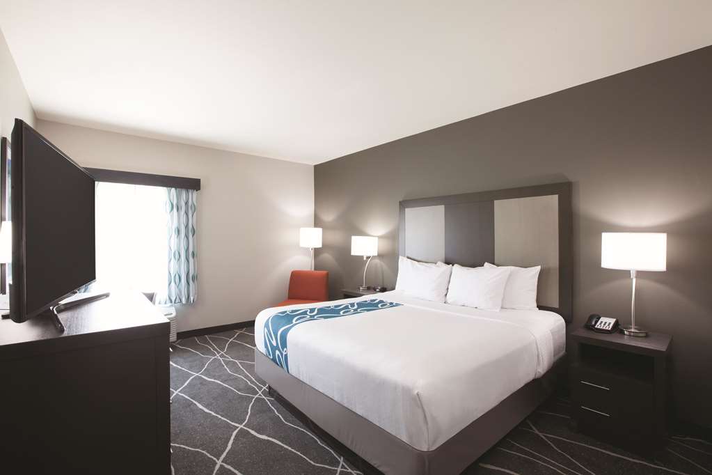 La Quinta Inn & Suites by Wyndham Tulsa Broken Arrow - photo 15