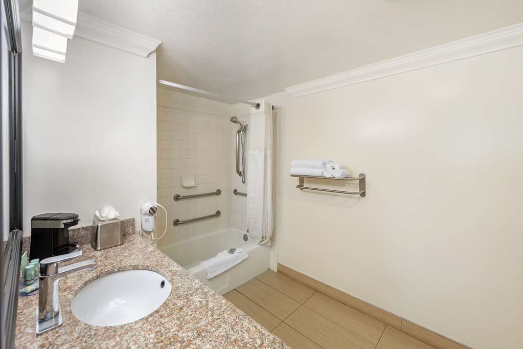 Best Western Hanford Inn - photo 33