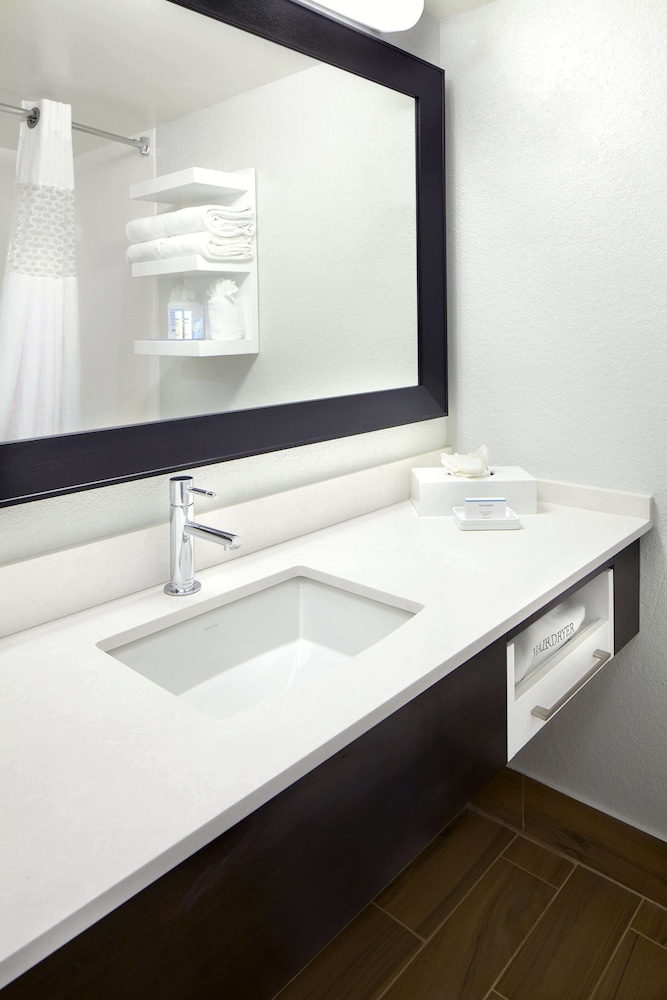 Hampton Inn Orlando Near Universal Blv International Dr - photo 21