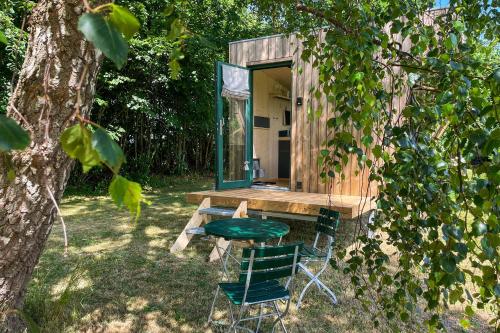 Sleep Space 01 Green Tiny Spot Geltinger Bucht — hotel in Steinbergkirche