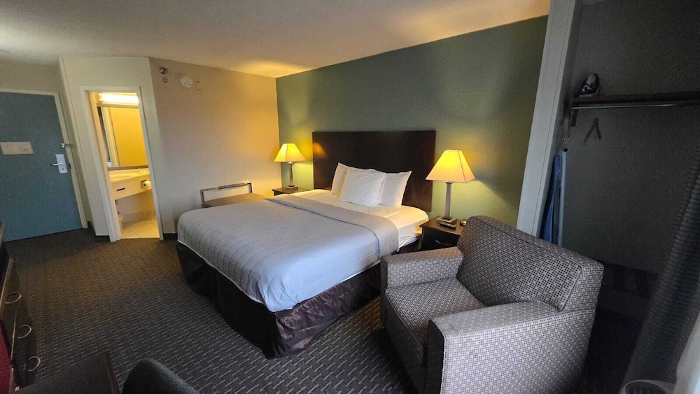 Copley Inn & Suites By OYO Akron OH - photo 6