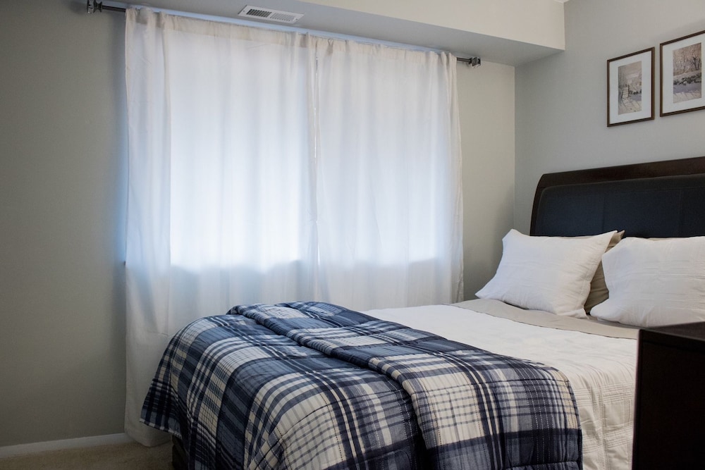 Modern Upscale Private Room - photo 3