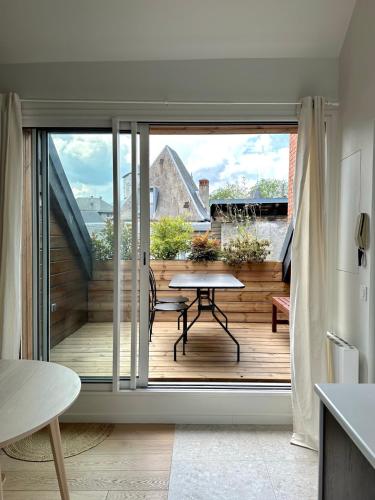 Ecrin de Calme Avec Terrasse in Chambery, France