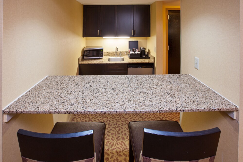 Holiday Inn Evansville Airport — Evansville