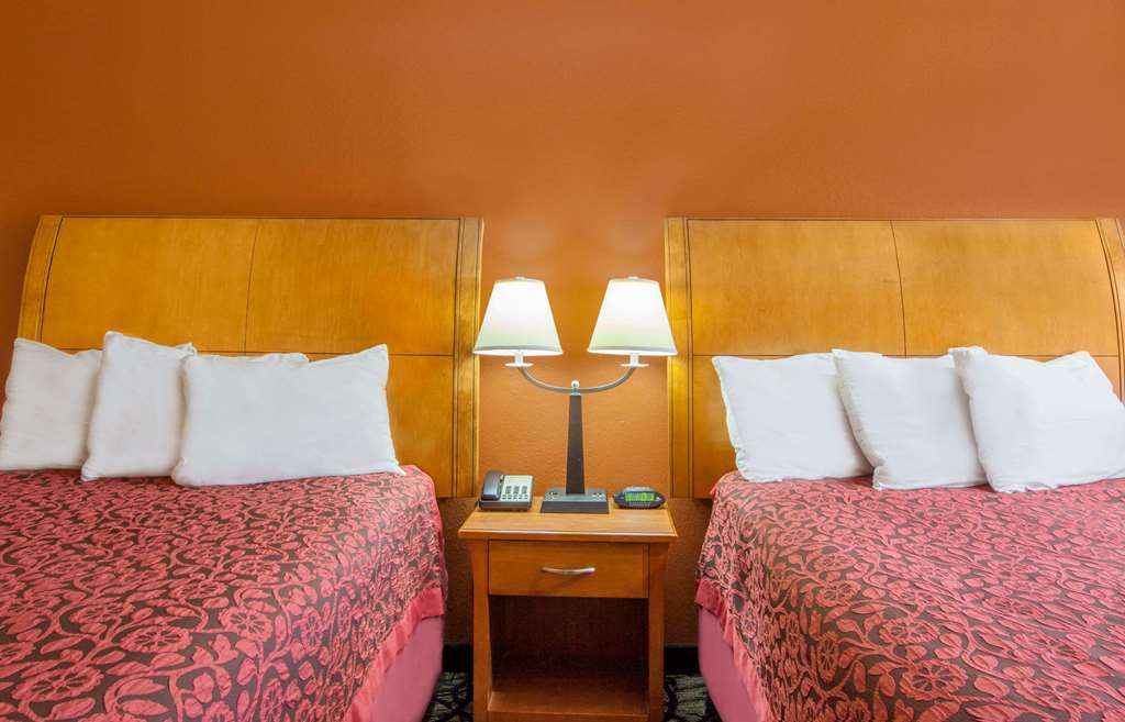 Days Inn by Wyndham Centerville - photo 8