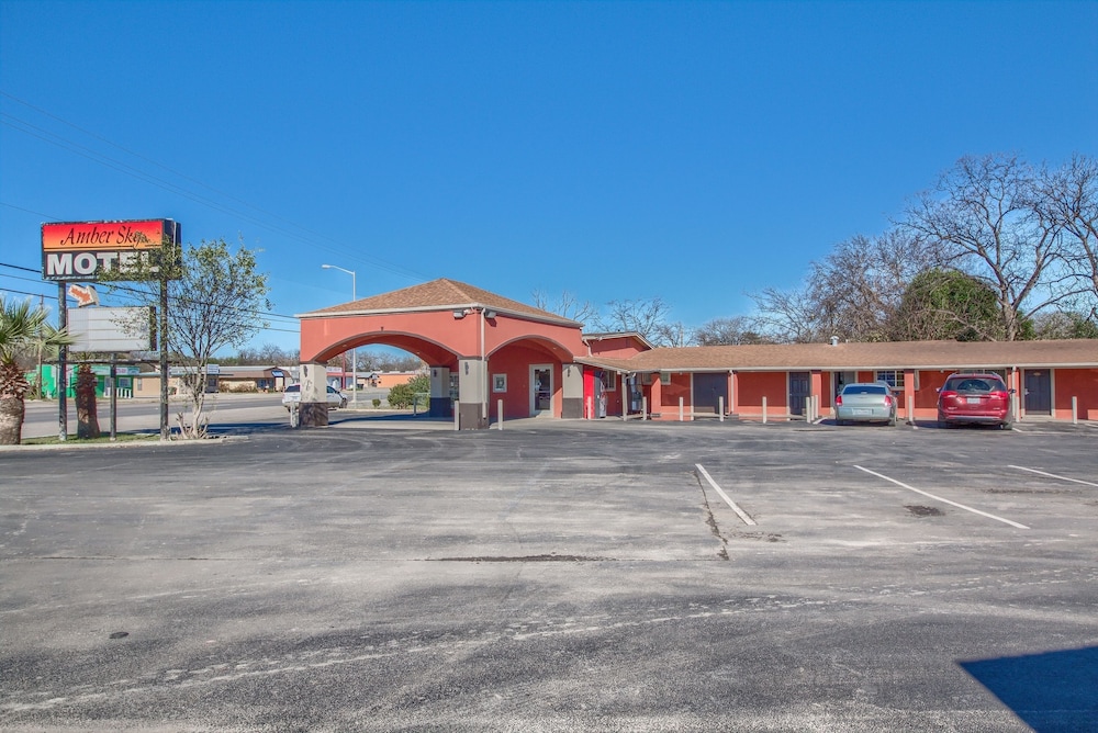 Amber Sky Motel — Uvalde — photo 2
