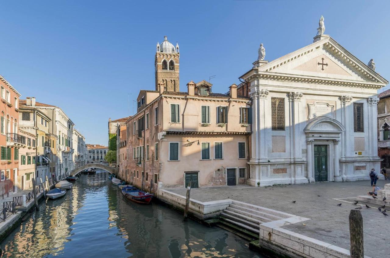 Scaleter a fine luxury apartment in Palazzo with canal view — 4-Star Luxury Hotel in Venice, Italy