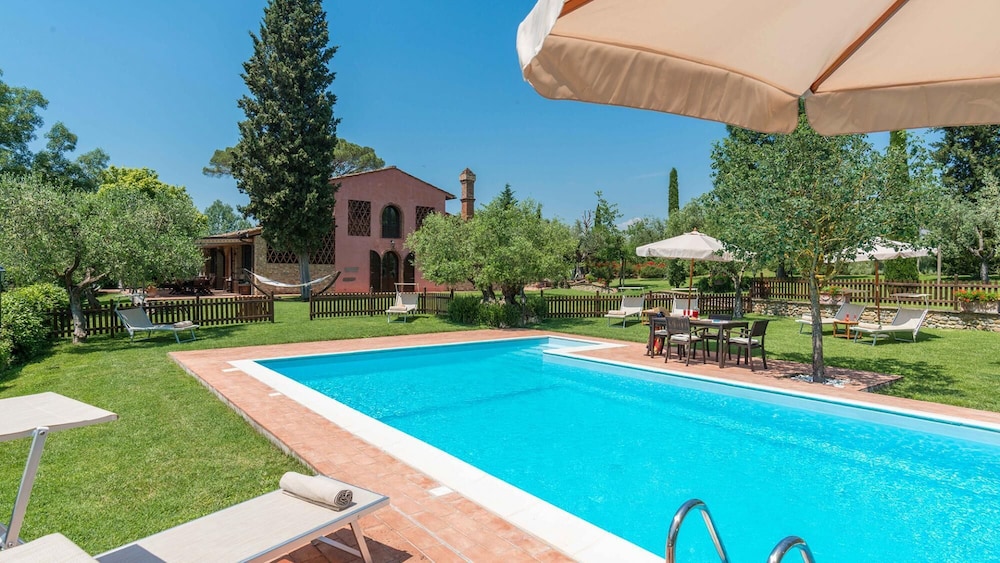 Villa Gino 8&2 Emma Villas — 4-Star Luxury Hotel in Empoli, Italy