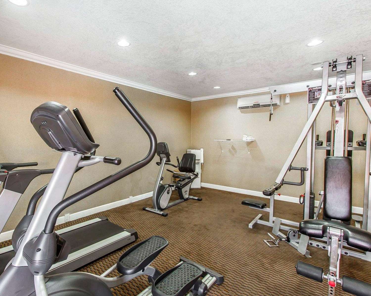 Super 8 by Wyndham Mesa Downtown Near Convention Center - photo 15