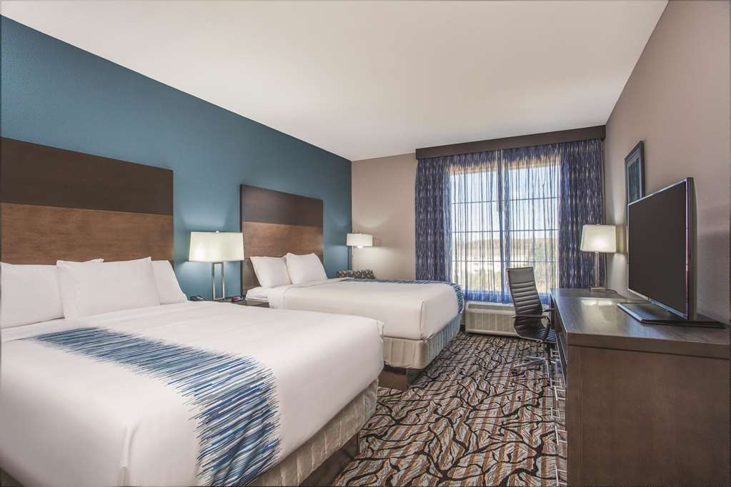 La Quinta Inn & Suites by Wyndham Cullman - photo 22