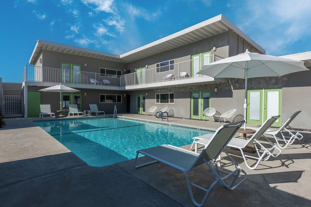 Desert Hot Springs Inn - photo 2