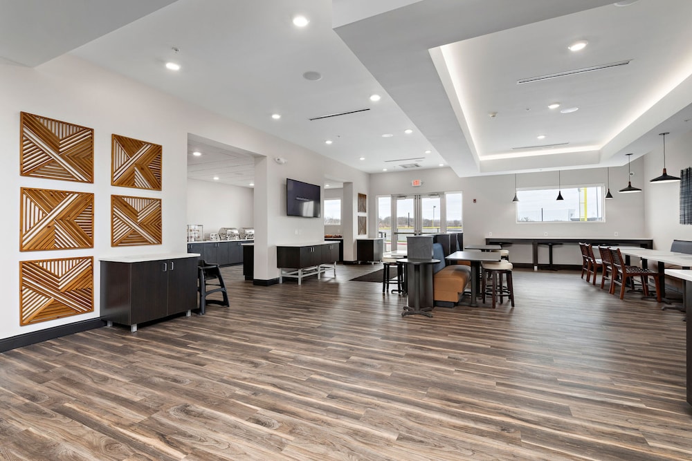 Holiday Inn Exp Parkville - photo 78