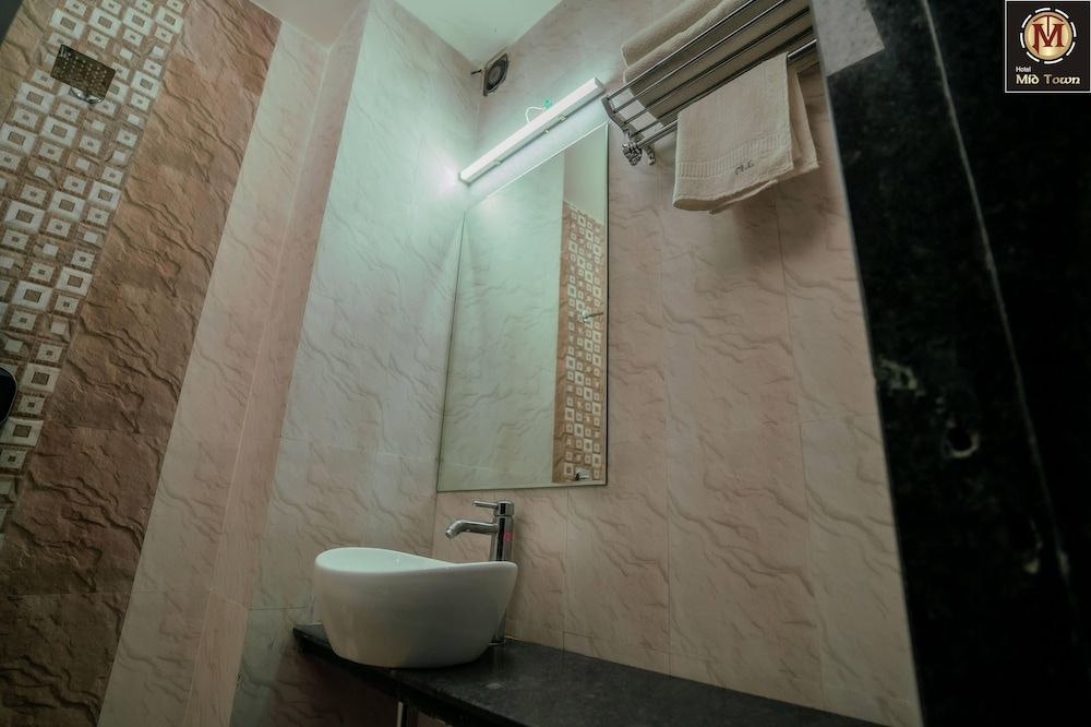Hotel Midtown — hotel in Jabalpur