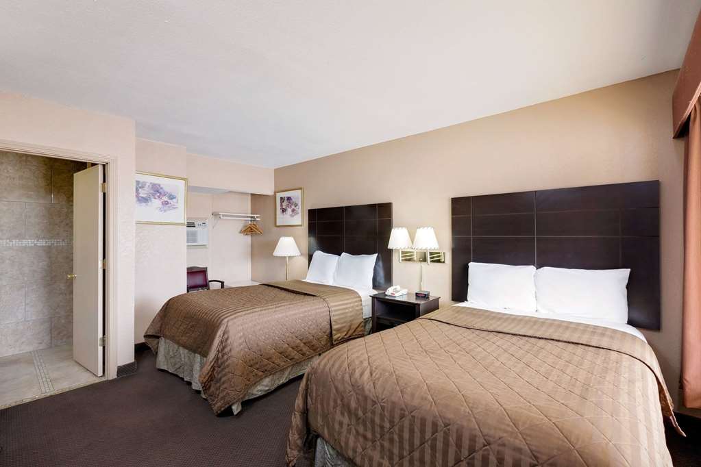 Travelodge By Wyndham Ozona - photo 11