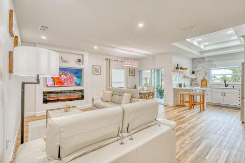 Honeycomb Haven Near Ocean Golfing Mineral Springs — hotel in Rotonda West