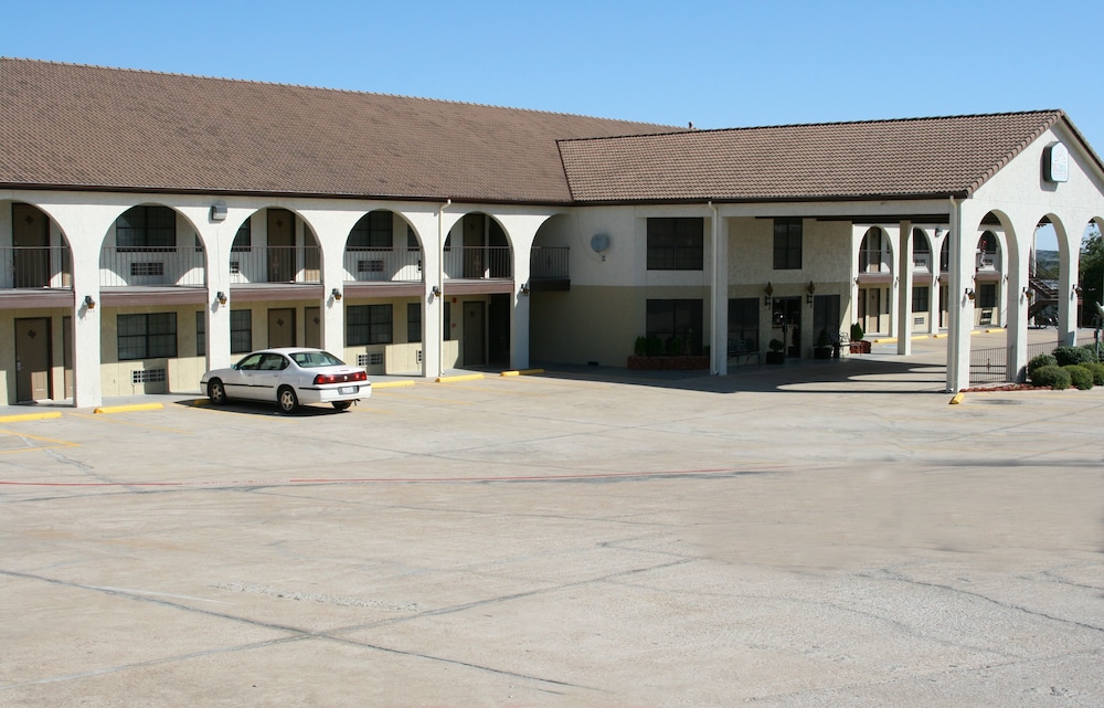 Weatherford Heritage Inn - photo 17