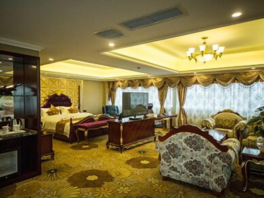 Yijia Platinum Hotel Wenfuyuan Branch — hotel in Liucheng
