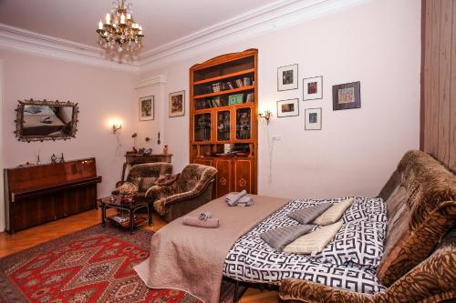 Dali's Royal Apartment