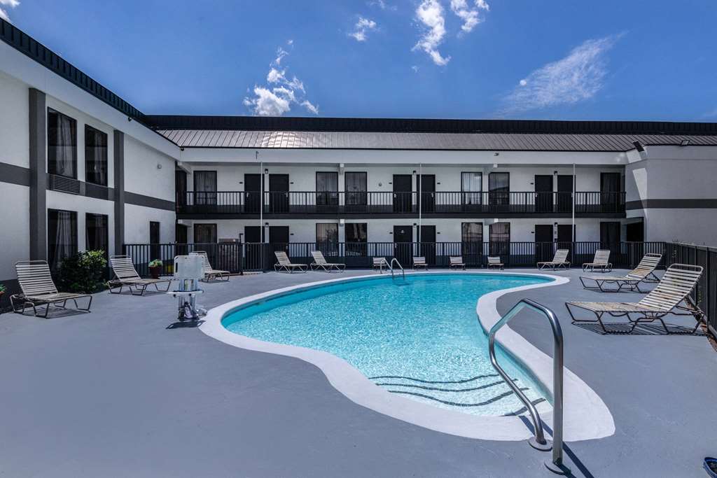 Days Inn & Suites by Wyndham Fort Bragg Cross Creek Mall - photo 11