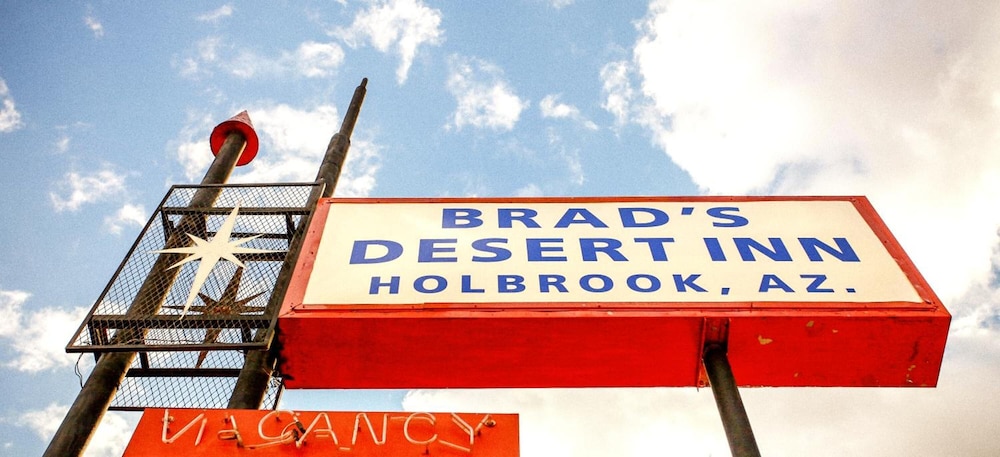 Brad's Desert Inn - photo 14