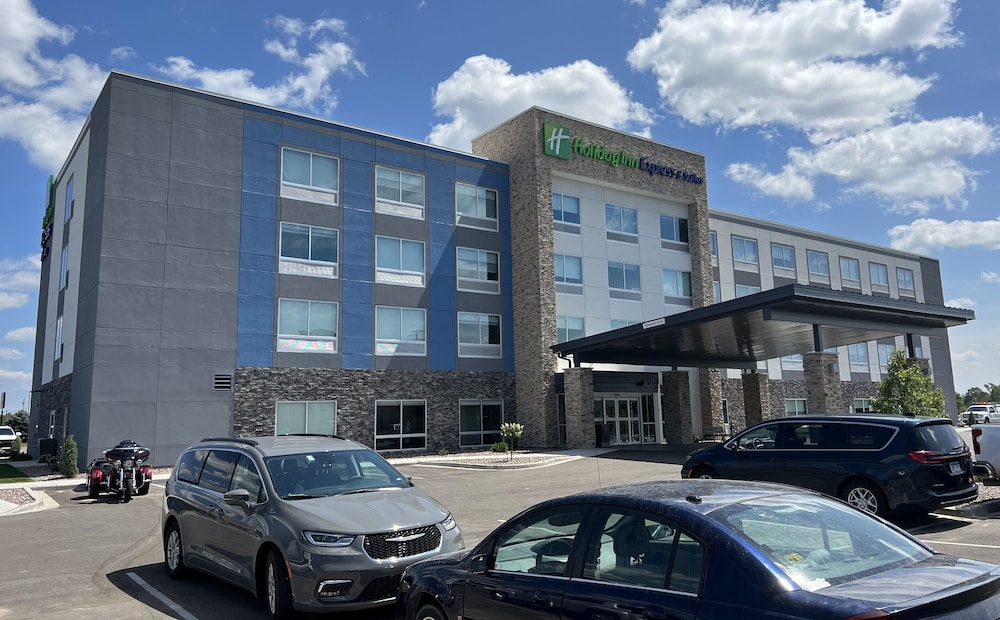 Holiday Inn Express and Suites Tomah by IHG - photo 32