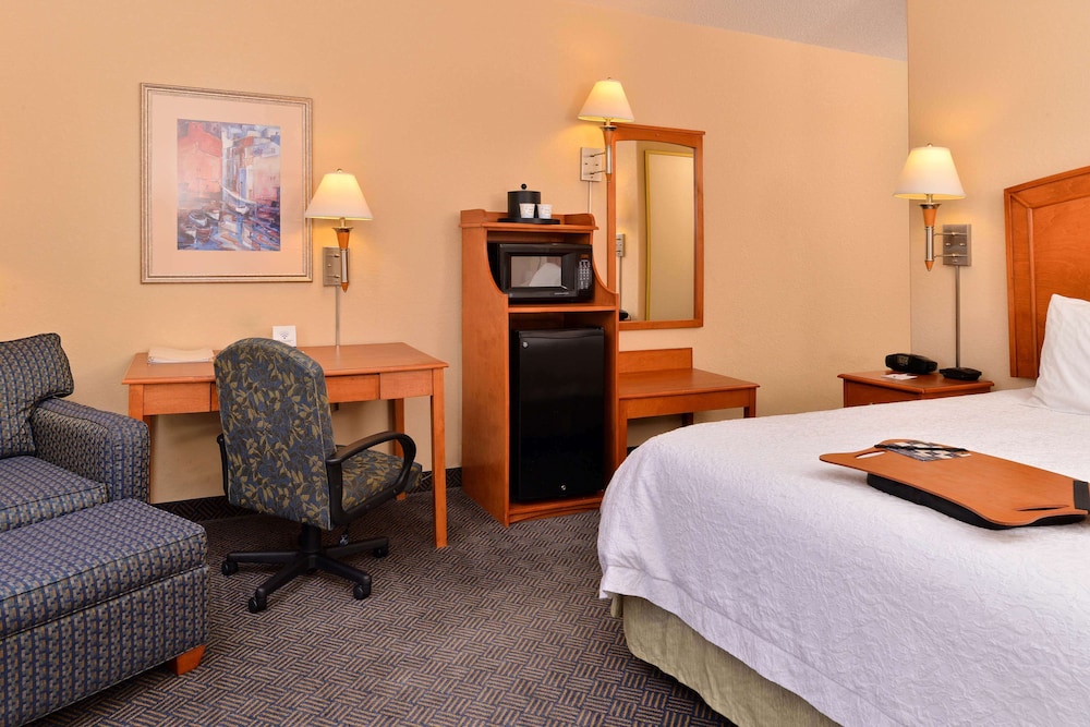 Hampton Inn Grand Island - photo 8