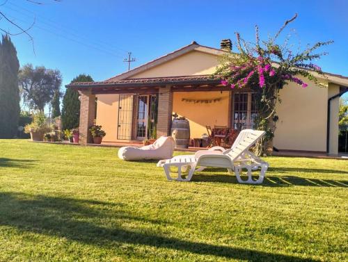 Villetta Rio large private garden — 4-Star Luxury Hotel in Cecina, Italy