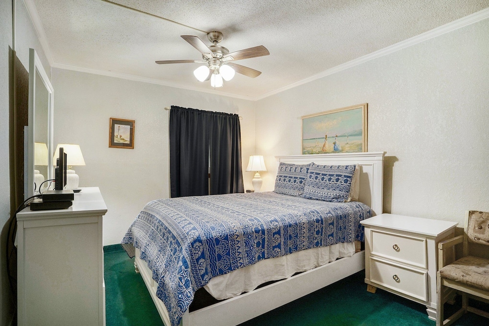 0402 Waters Edge Resort condo - photo 2