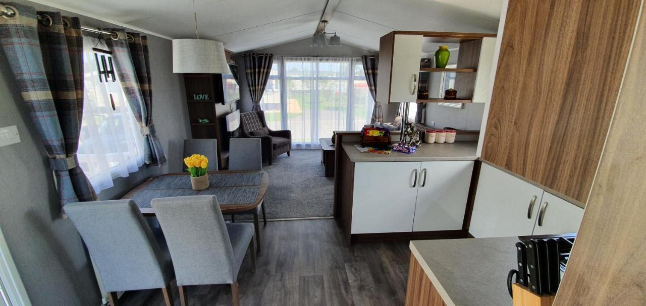 Rj Luxury Caravan Hire with Hot Tub in Lincoln, United Kingdom