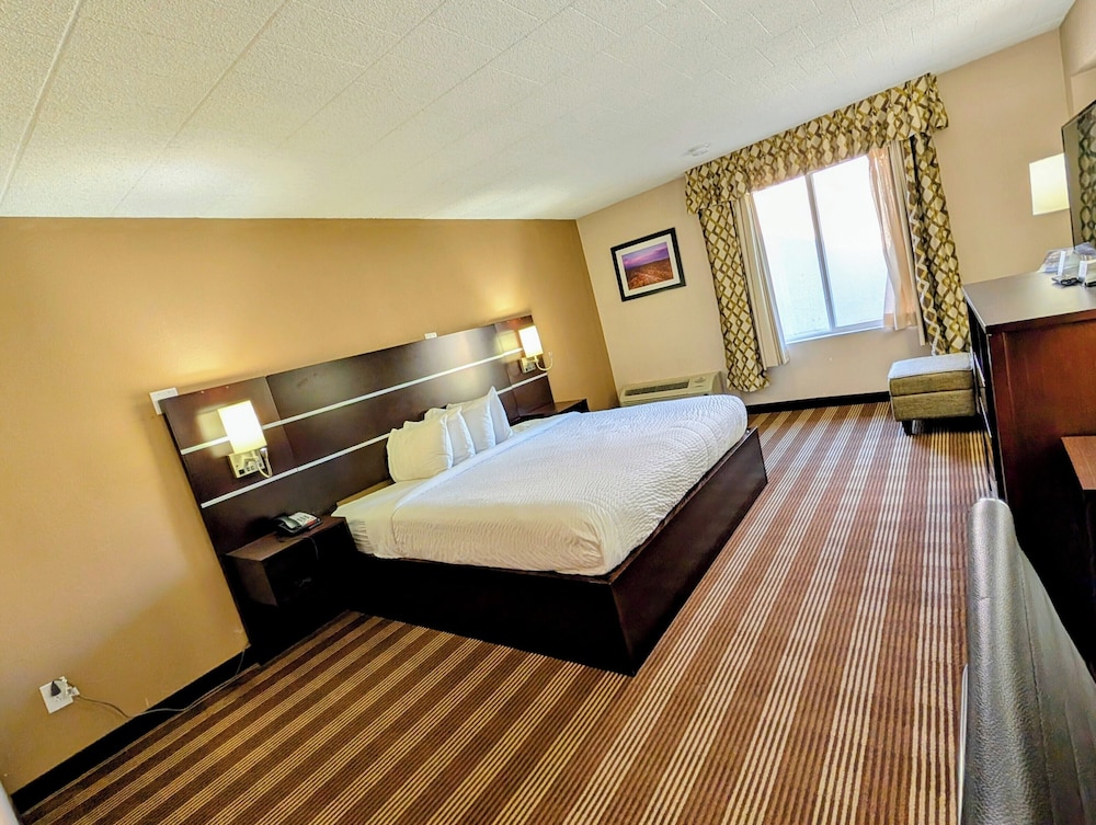 Pocono Inn & Banquet - photo 11