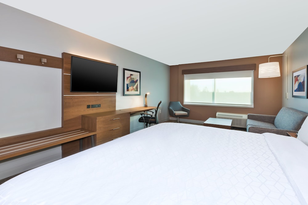 Holiday Inn Express & Suites Cedar Springs Grand Rapids N by IHG - photo 6