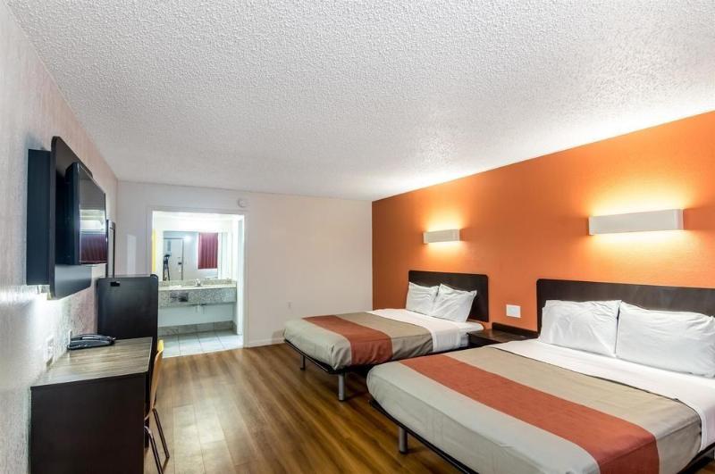 Motel 6 Clinton OK - photo 5