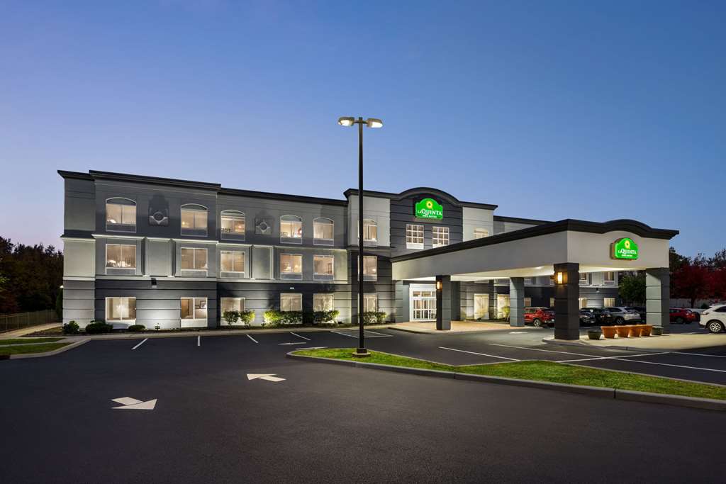 La Quinta Inn & Suites by Wyndham Mt. Laurel Philadelphia - featured photo