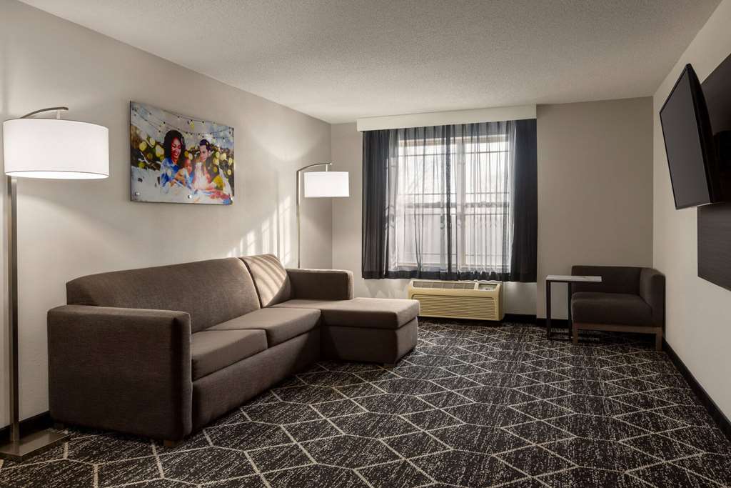 La Quinta Inn & Suites by Wyndham Lake George - photo 33