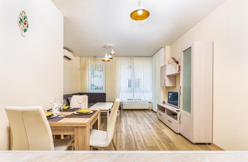 Stylish 2BD Apartment with a Nice Cozy Terrace by Flat Mаnager — 4-Star Luxury Hotel in Plovdiv, Bulgaria