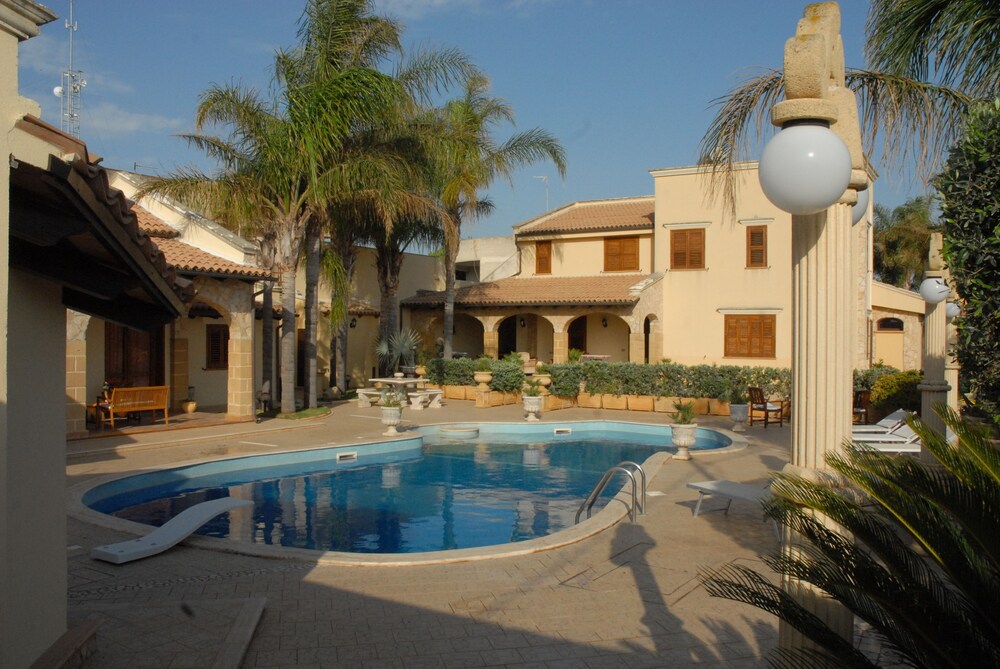 Suite Margarita — 4-Star Luxury Hotel in Mazara Del Vallo, Italy