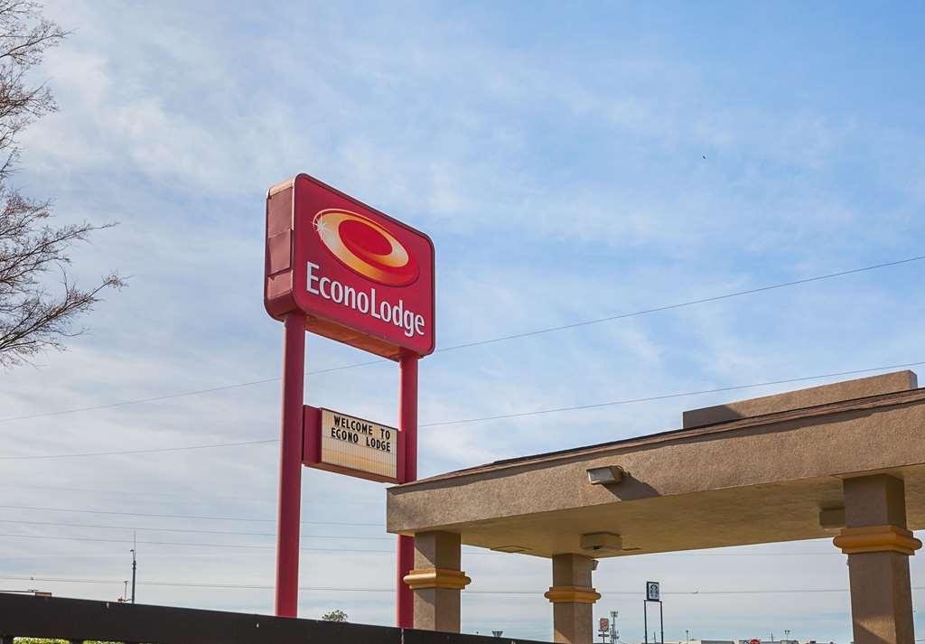 Econo Lodge Huntsville University Area - photo 4