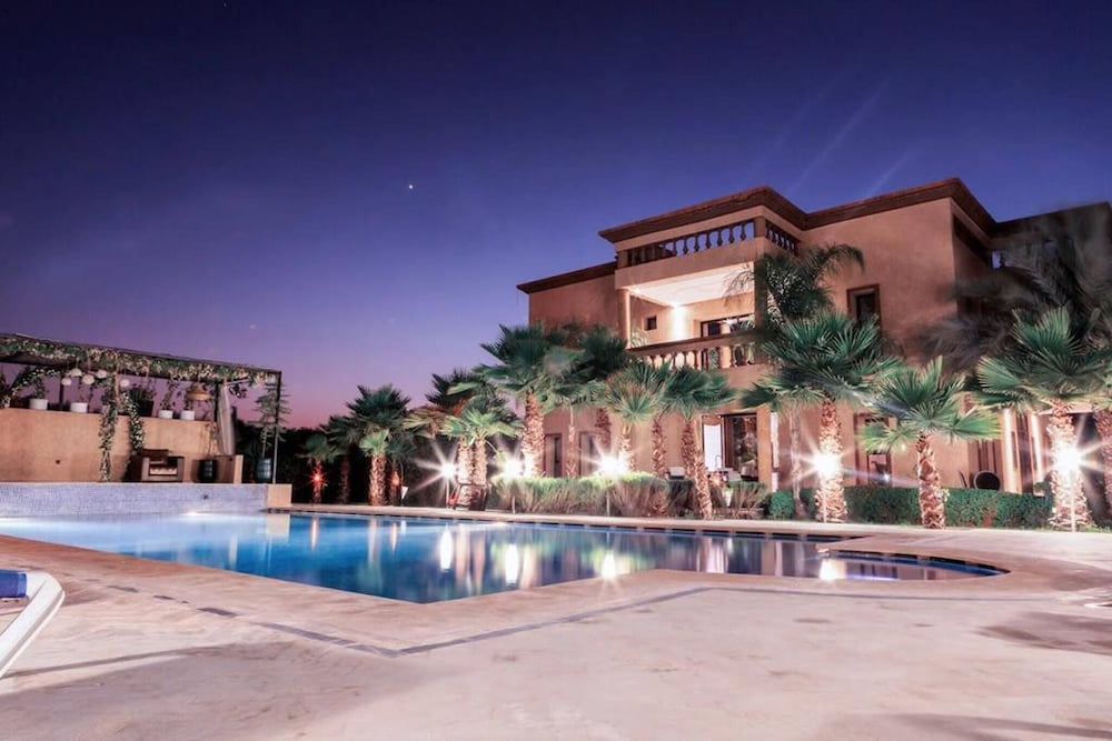 Luxury heated pool Villa Marrakech — 4-Star Luxury Hotel in Marrakesh, Morocco
