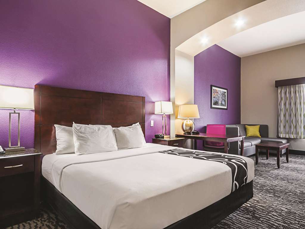 La Quinta Inn & Suites by Wyndham Fresno Northwest - photo 18