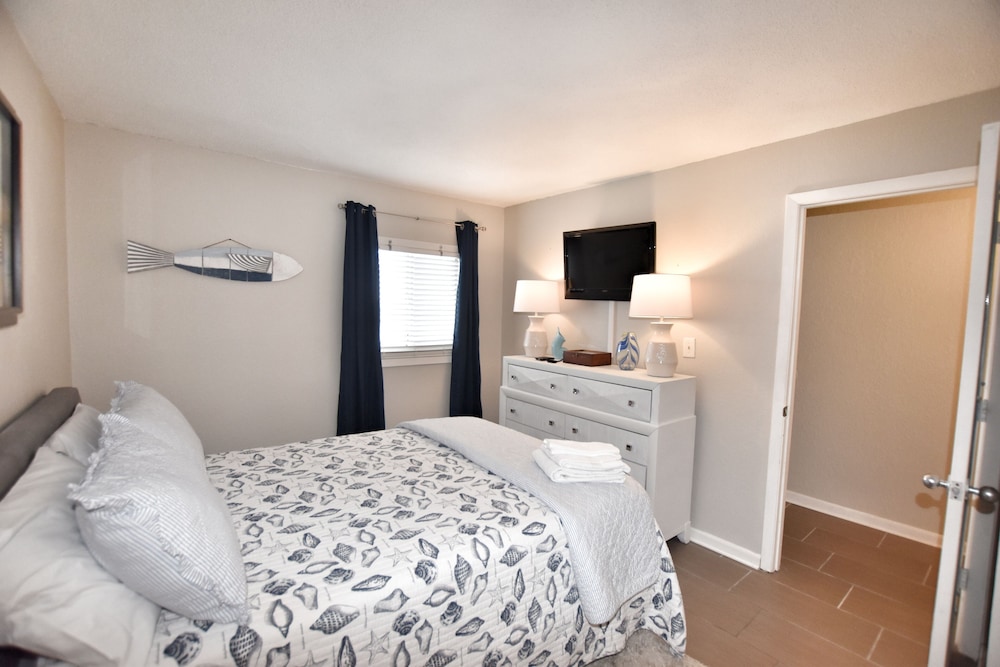 0704 Waters Edge Resort 1 Bedroom Condo by RedAwning - photo 4