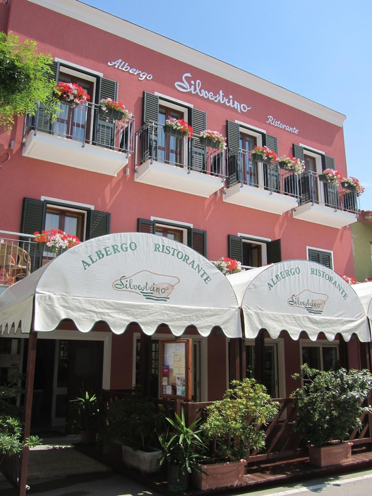 Hotel Ristorante Silvestrino — Stintino