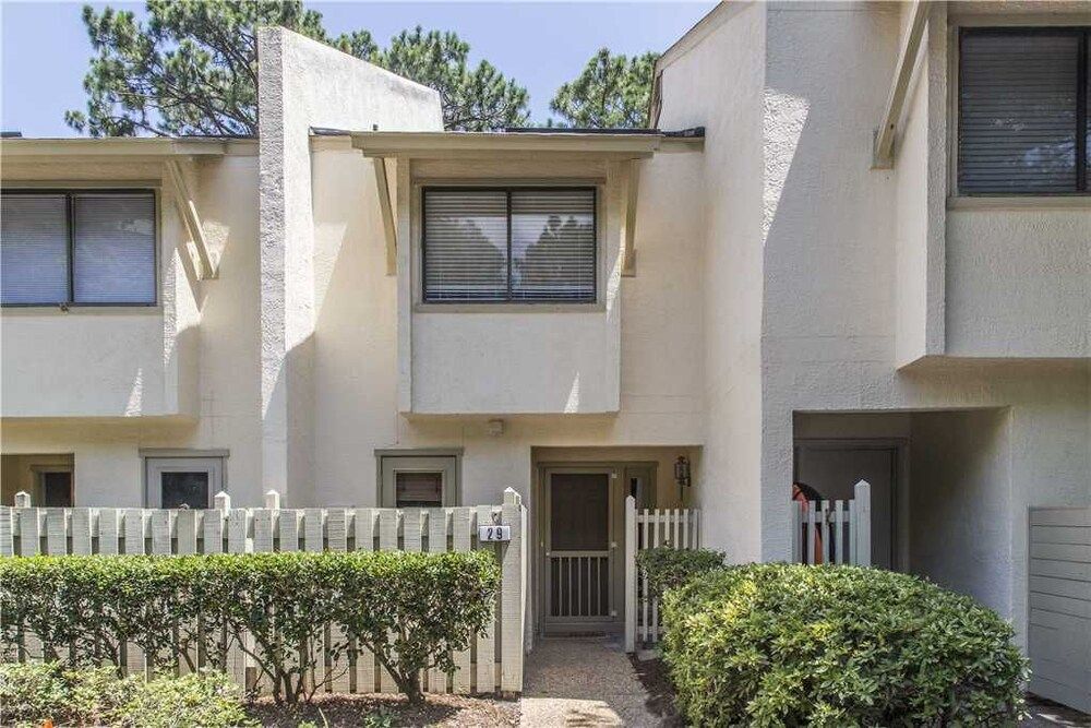Spacious cozy villa w parking in Coligny Villas — 4-Star Luxury Hotel in Hilton Head Island, United States