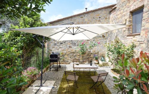 Stunning Apartment In Monticchiello — 4-Star Luxury Hotel in Pienza, Italy
