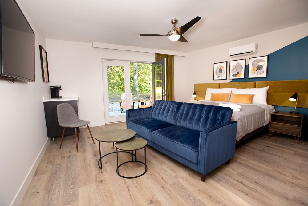 4411 Inn & Suites - photo 10
