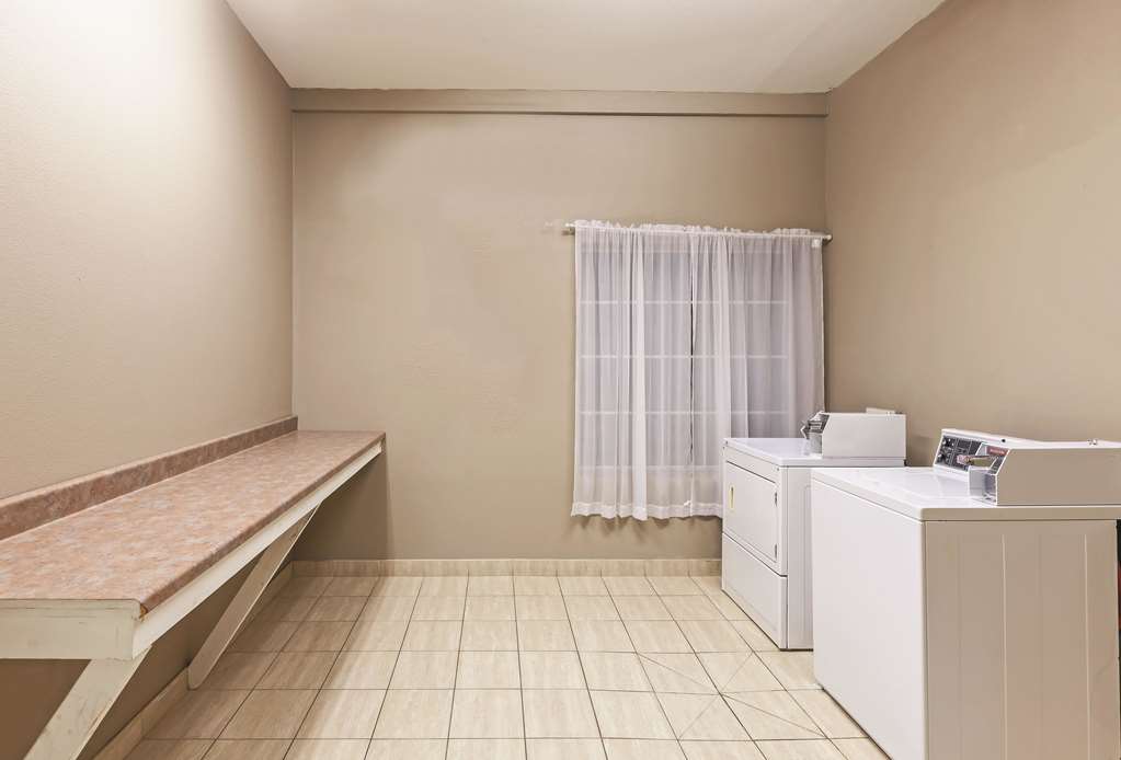 La Quinta Inn & Suites by Wyndham Granbury - photo 32