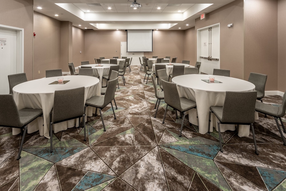 Holiday Inn Hotel & Suites Memphis Wolfchase Galleria by IHG - photo 39