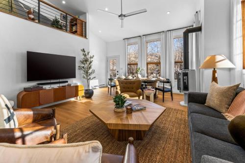 Luxe Loft Townhome Hot Tub in Avon, United States