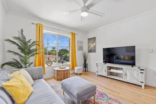 Comfy & Updated Apartment centrally located minutes away from everything — 4-Star Luxury Hotel in Miami, United States